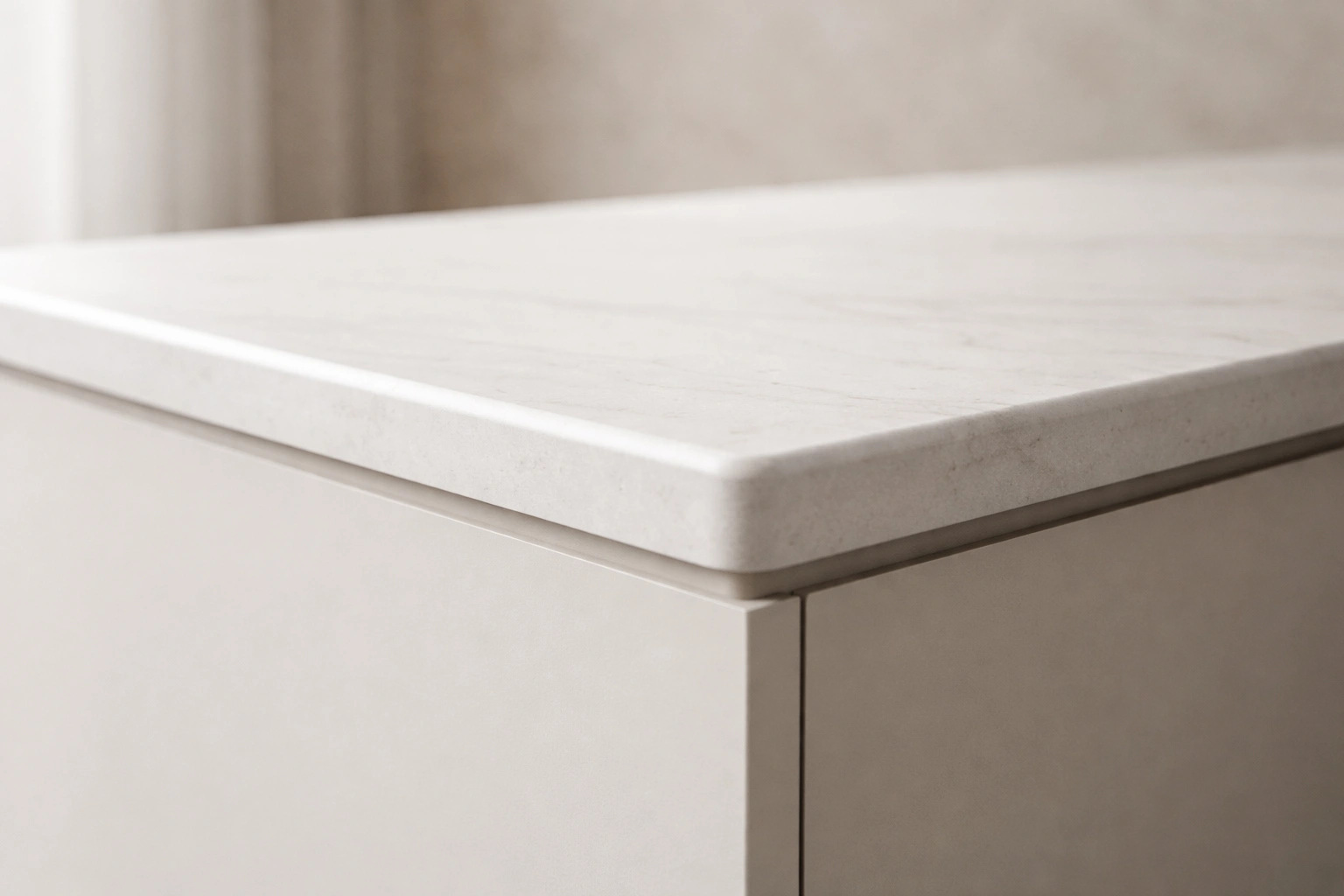 Halvpostad kantprofil b&auml;nkskiva