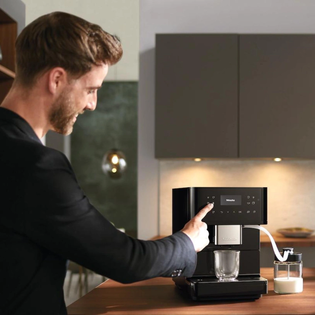 Miele Kaffemaskin CM 6160 Obsidiansvart