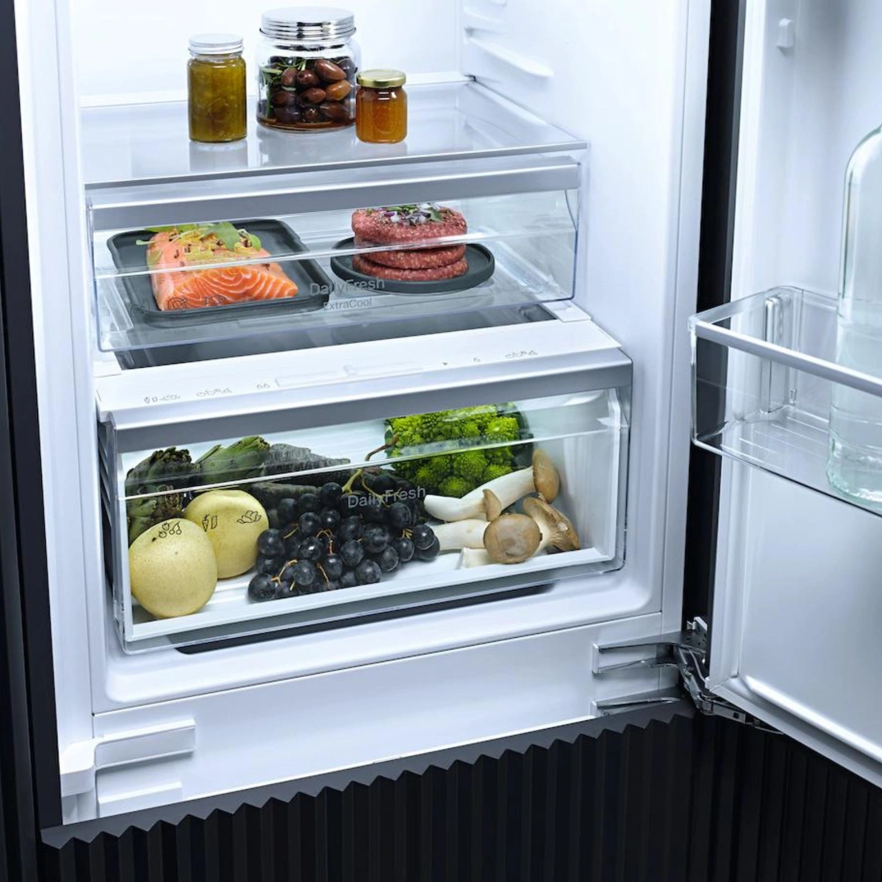 Miele Integrerat kyl/frysskåp KDN 7714 E