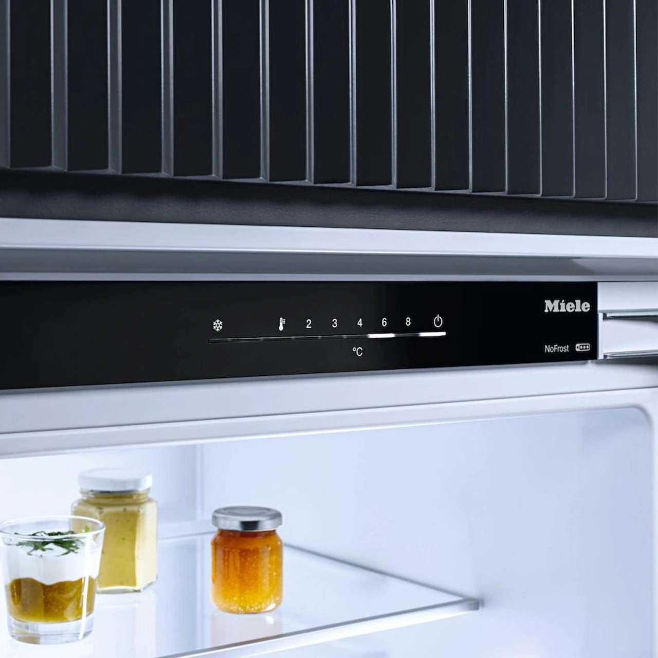 Miele Integrerat kyl/frysskåp KDN 7724 E