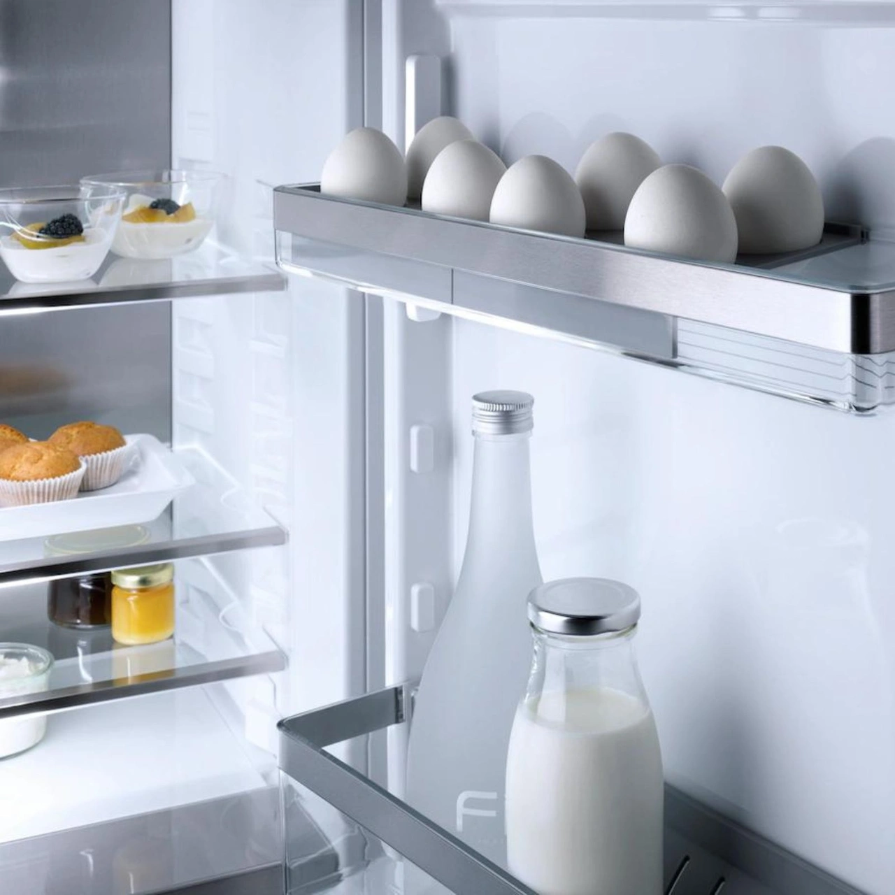 Miele Integrerat kyl/frysskåp KF 7772 B