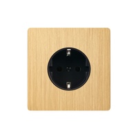 M Vägguttag singel 80x80 - Brushed brass