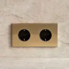 Confidence Vägguttag dubbel - Brushed brass