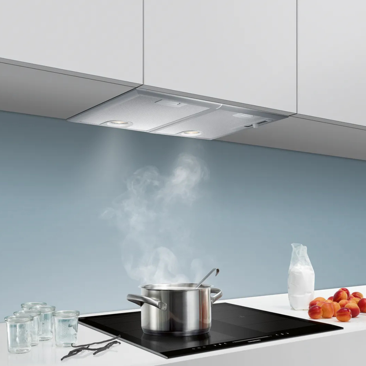 Siemens Underbyggd köksfläkt LB55565 i rostfritt stål och LED-belysning