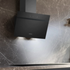 Siemens köksfläkt LC65KDK60 60 cm iQ300, väggmonterad med lutande glasdesign & L