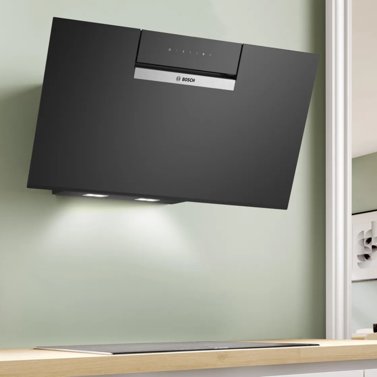 Bosch köksfläkt DWK87FN60 80 cm Serie 4, väggmonterad med lutande svart glaspane