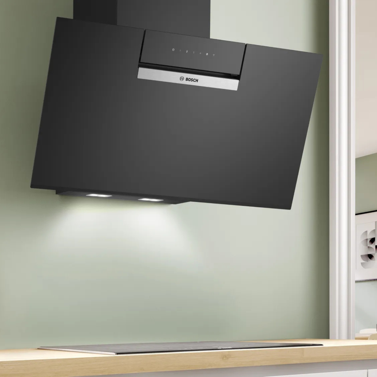 Bosch köksfläkt DWK87FN60 80 cm Serie 4, väggmonterad med lutande svart glaspane