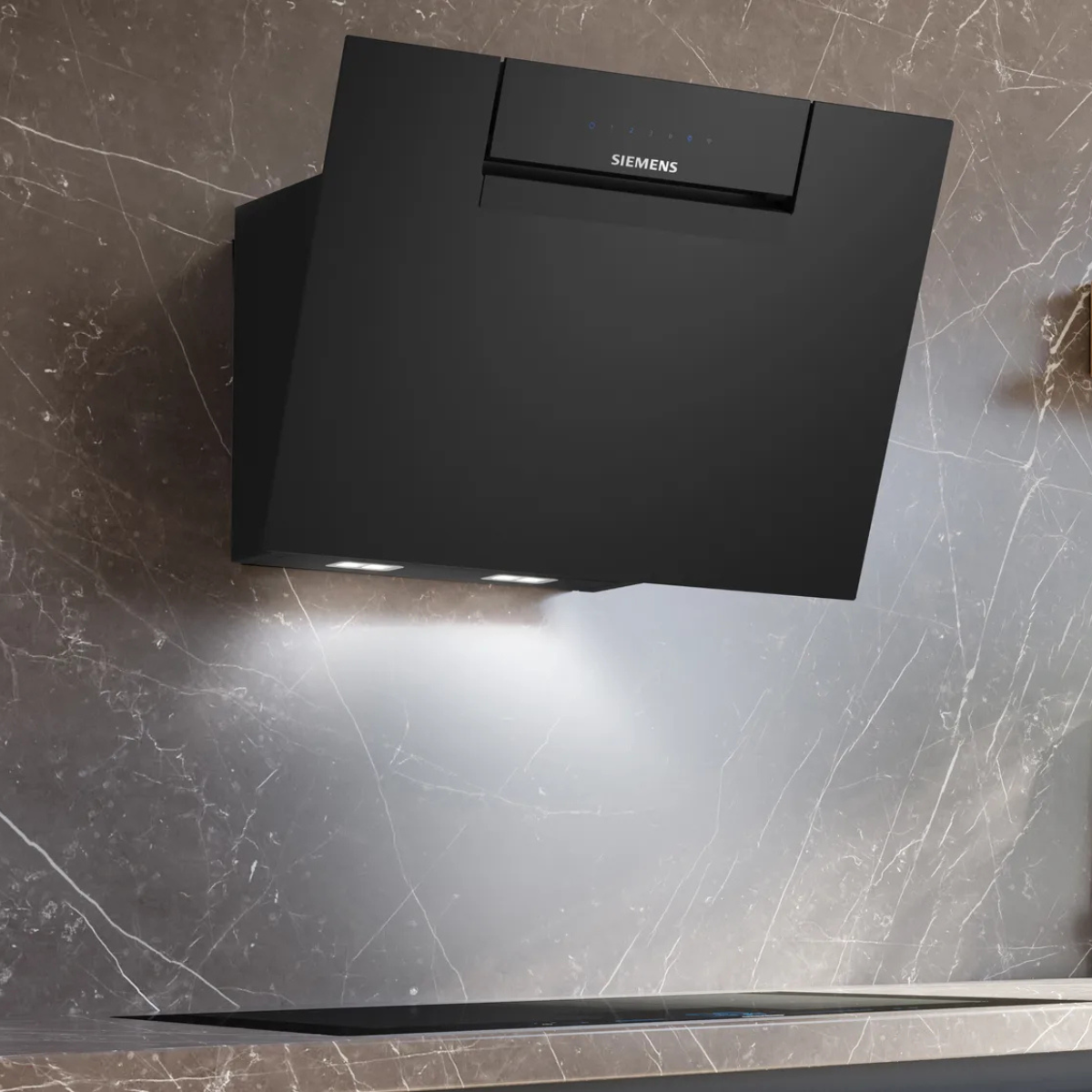 Siemens köksfläkt LC67KFN60 60 cm iQ300, väggmonterad med lutande svart glaspane
