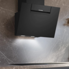 Siemens köksfläkt LC67KFN60 60 cm iQ300, väggmonterad med lutande svart glaspane