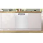 Bosch diskmaskin SMU4HMW01S Serie 4, halvintegrerad med WiFi & toppkorg, tyst dr