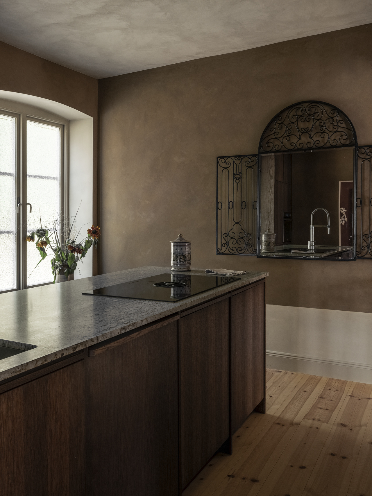 Bertazzoni Induktionshäll med integrerad fläkt, 83 cm, 4 zoner (2 flex)