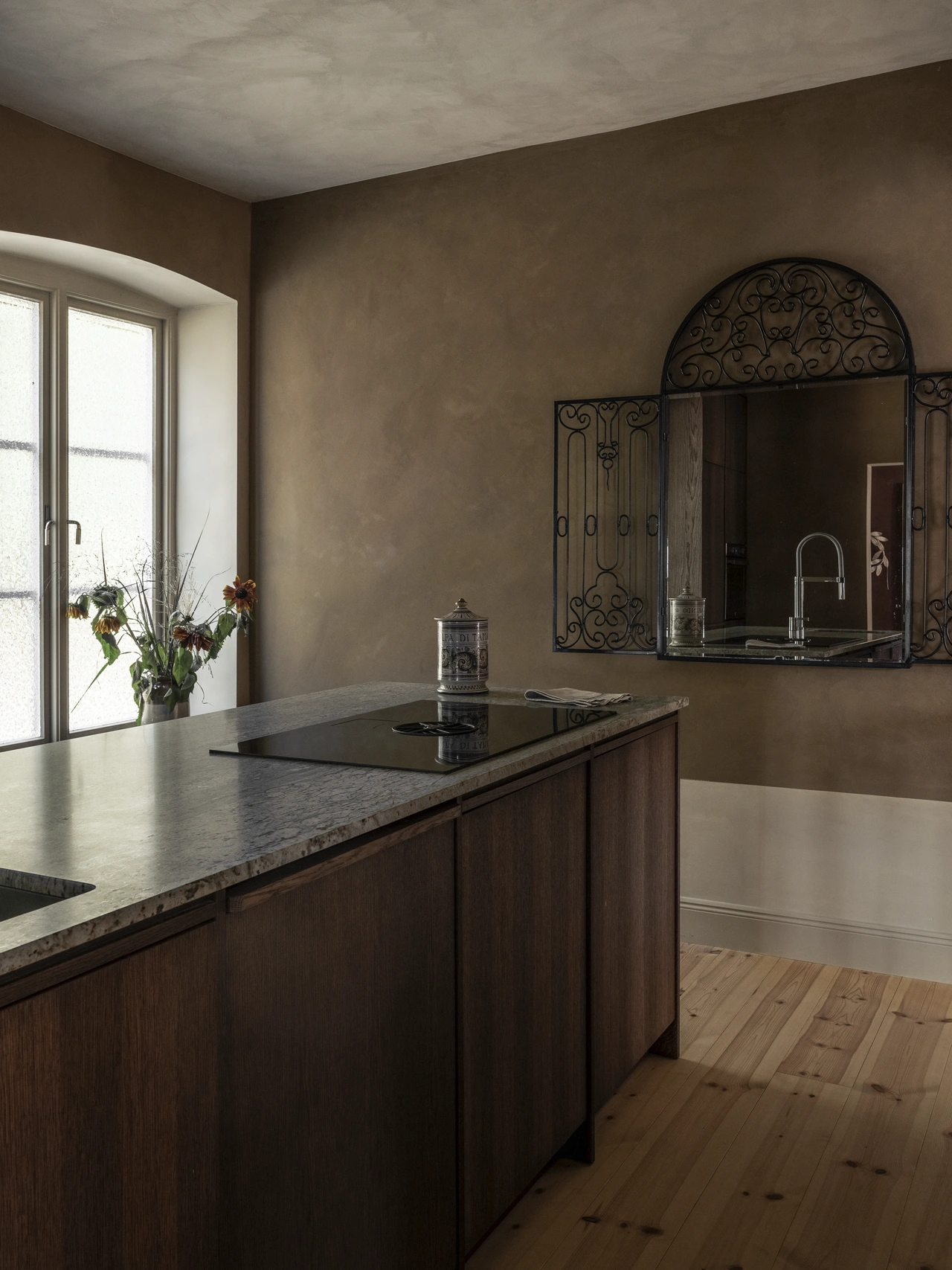 Bertazzoni Induktionshäll med integrerad fläkt, 83 cm, 4 zoner (2 flex)