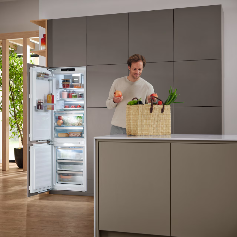 Miele Integrerat kyl/frysskåp KFN7795C