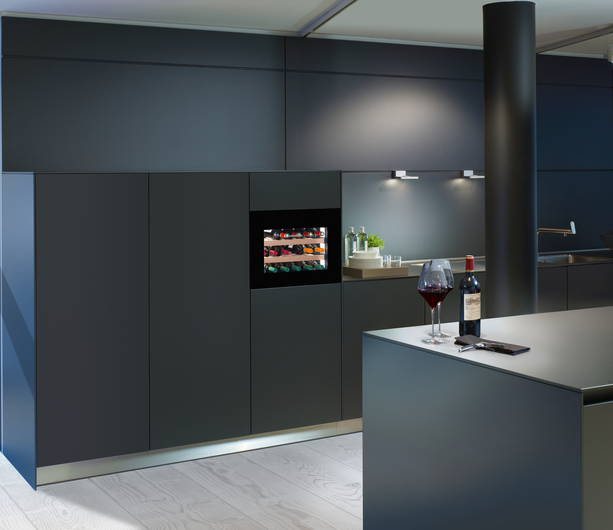 Liebherr Vinidor WKEgb 582-26 001 Inbyggd vinkyl  Black
